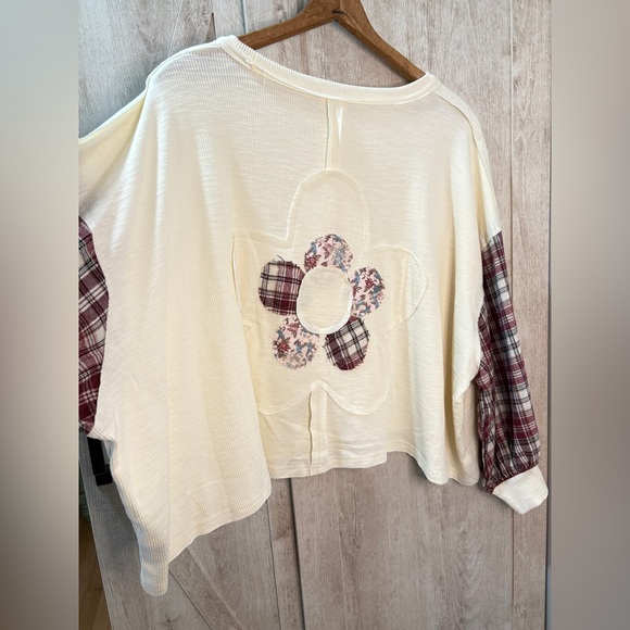 POL Oversized Plaid Sleeve Flower Top
Size Small — oversized fit - Picture 8 of 8